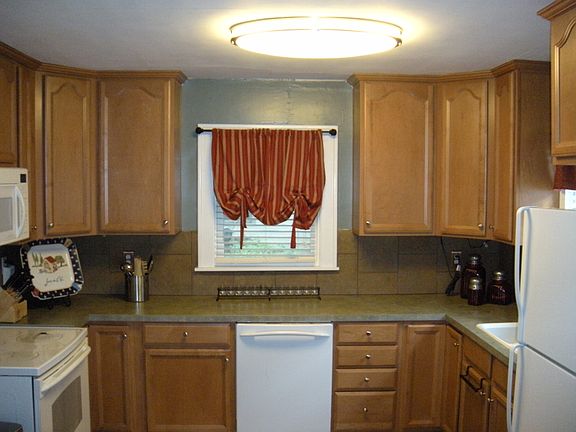 4th image of 1001 W 71st Ter