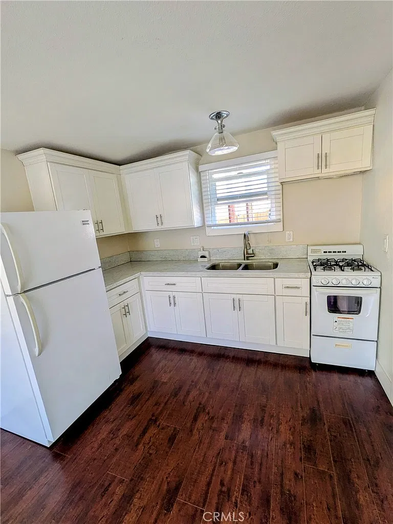 Studio, 300 sqft, $1,800 — Photo 4