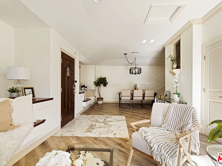 272 N Chester Ave #101 — Photo 8