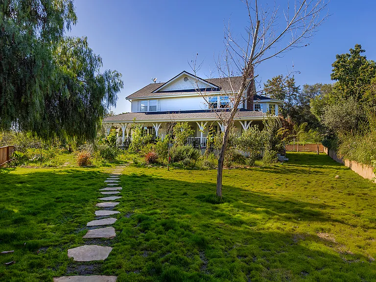 Loma Dr — Photo 42