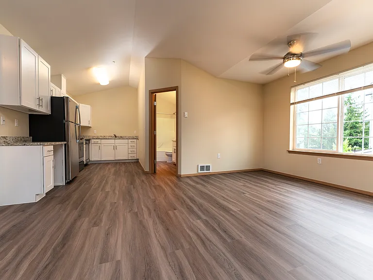 Carriage Studio - 587 SqFt Carriage Studio - 587 SqFt