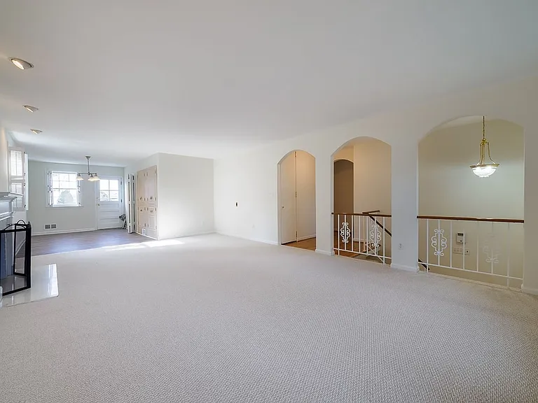 2702 Navarre Dr — Photo 8