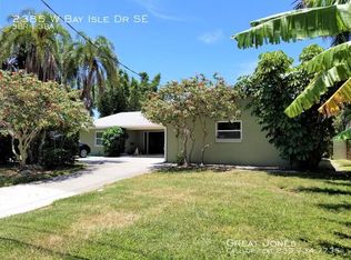 2385 W Bay Isle Dr SE, Saint Petersburg, FL 33705