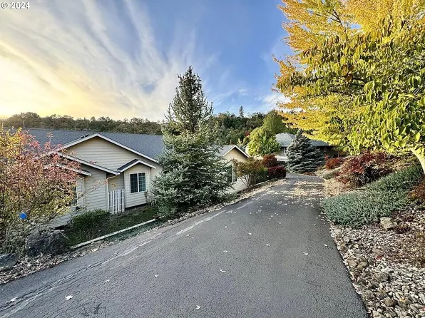 2792 NW Daysha Dr, Roseburg, OR 97471