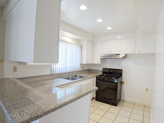 5th image of 290 S Oakland Ave APT 12