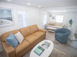 28 Crest St, Middletown, RI 02842