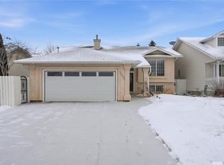1002 Pezer Cres, Saskatoon, SK S7S1K1