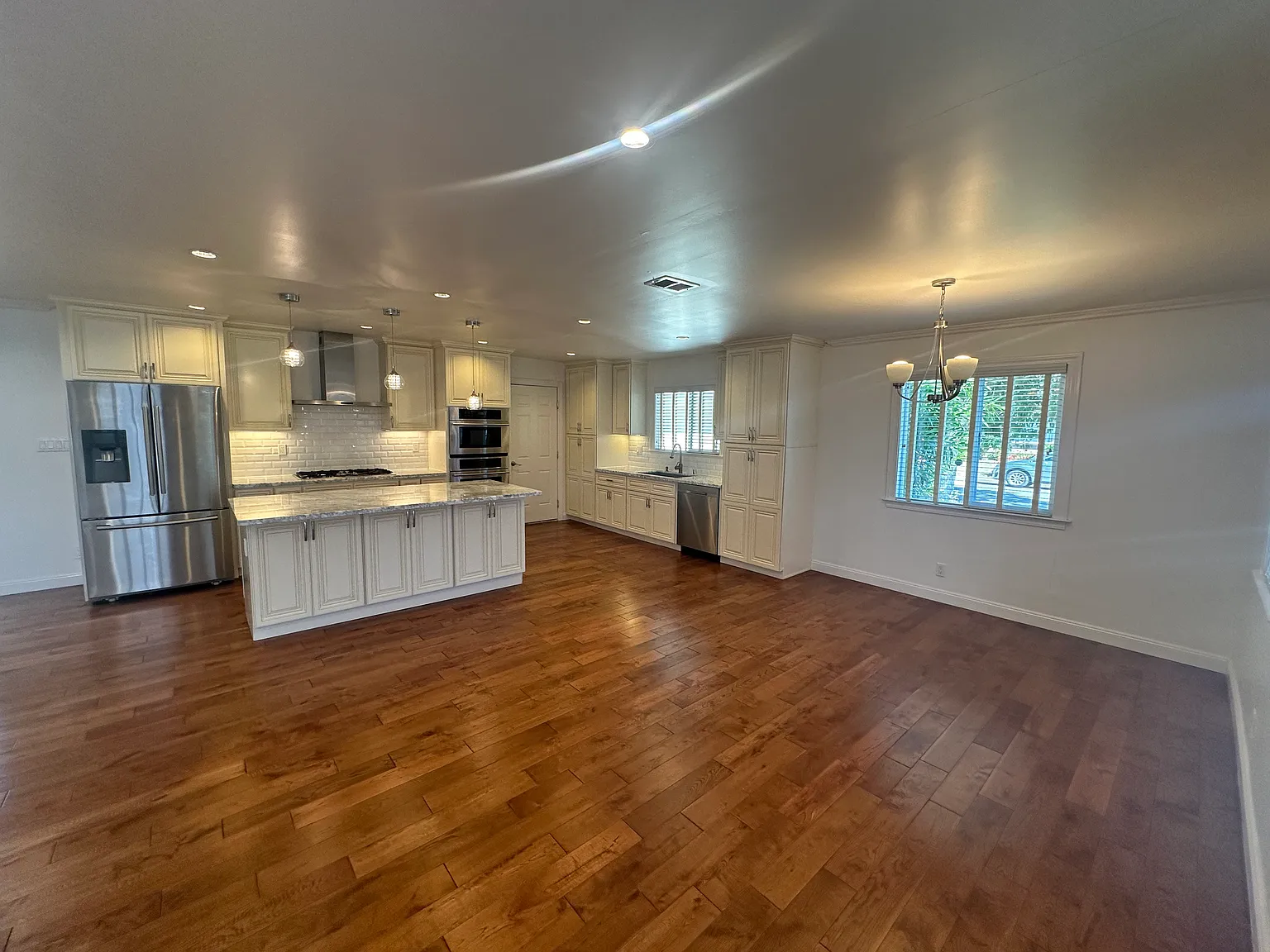 4 bed, 1900 sqft, $4,900 — Photo 3