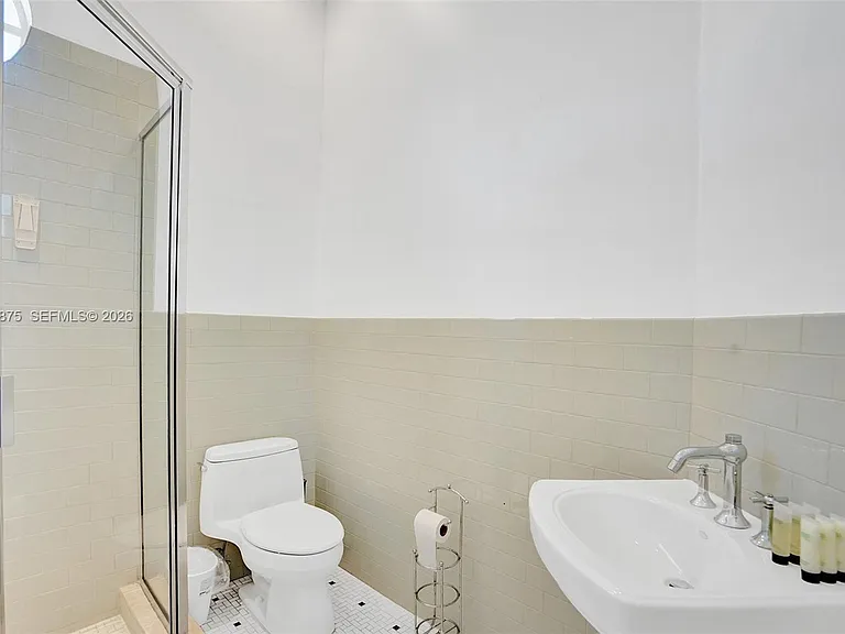 1207 SW 21st St — Photo 38
