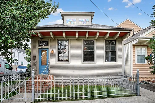 300 Lowerline St Photo 1