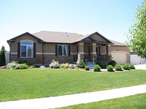 2107 W Dakota Dr, Farmington, UT 84025