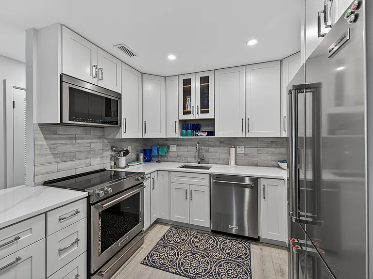 6429 Bay Club Dr #3 — Photo 28