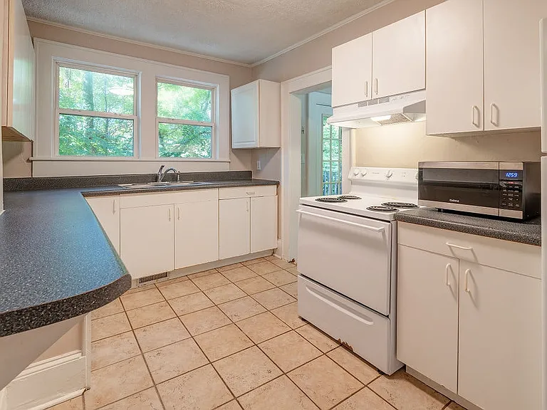 355 Sand Hill Rd — Photo 8