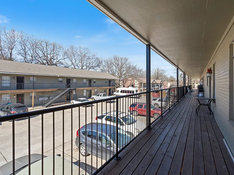 884 W Holly St — Photo 19