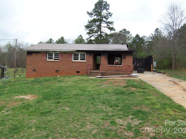 1842 Quail Run Dr, Kingstown, NC 28150