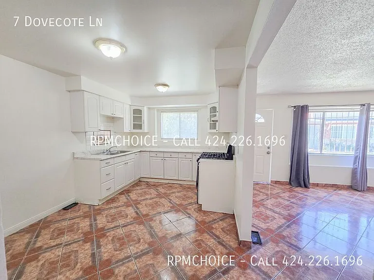 7 Dovecote Ln — Photo 5