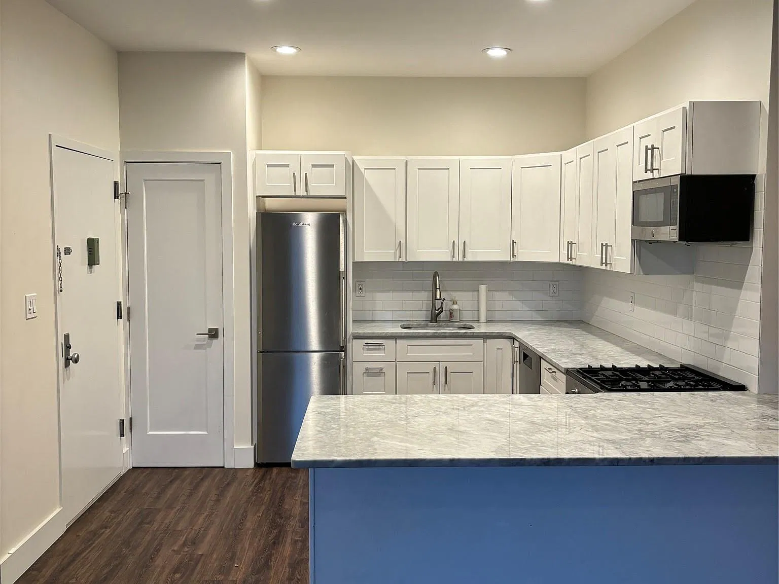 Studio, 1.0 bath, 500 sqft, $2,350 — Photo 2