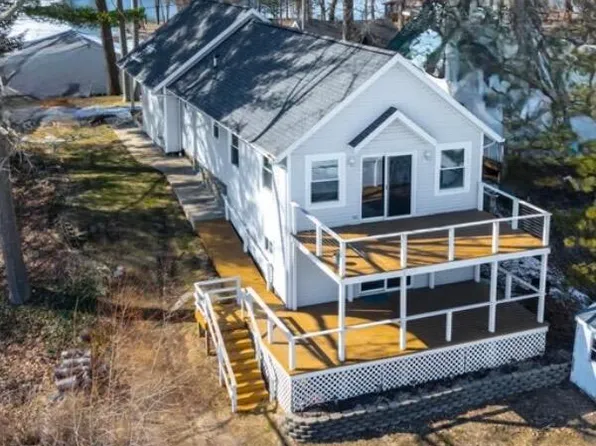 11309 Sunset Point Dr, Plainwell, MI 49080