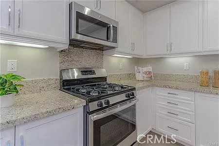 37 Waldorf — Photo 14