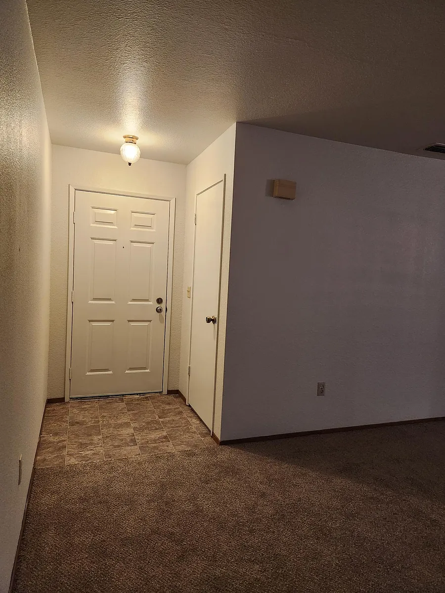 Building Photo - 3266 La Canada Dr #7