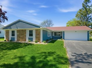 20 Emerson Dr, Schaumburg, IL 60194