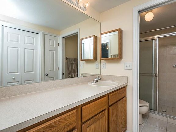 5th image of 316 Waterford Cir W