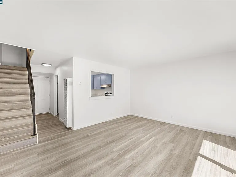 1037 Stannage Ave #2 — Photo 6