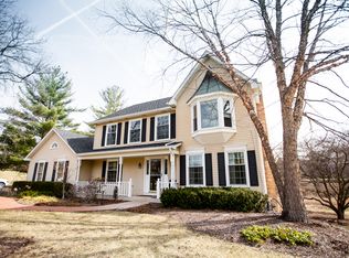 5N085 Meadows Ct, St Charles, IL 60175