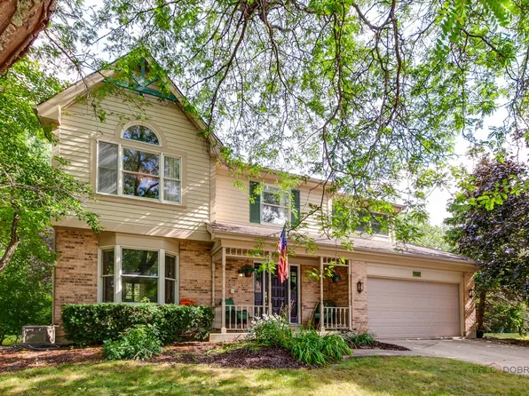 1708 Park Crest Ct, Libertyville, IL 60048