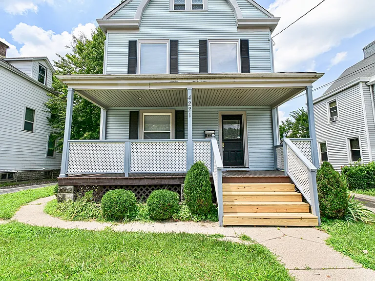 4221 Bell St — Photo 2