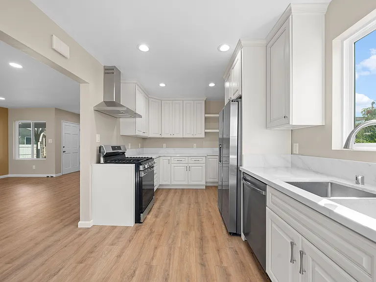 5745 Spahn Ave — Photo 12