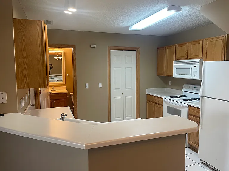 811 Burr Oaks Dr #502 — Photo 8