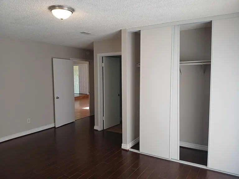378 E Mariana St — Photo 18