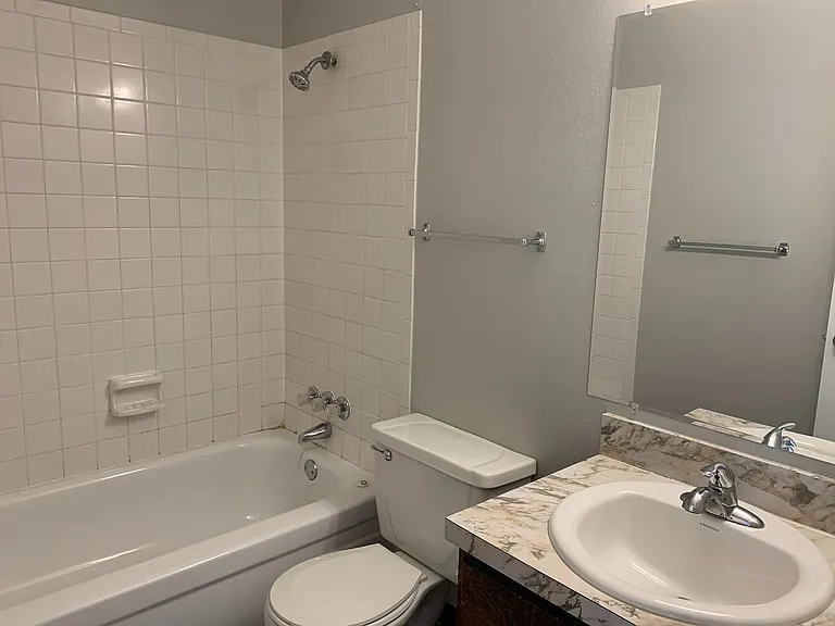 Regency Apartments 4705 — Photo 8