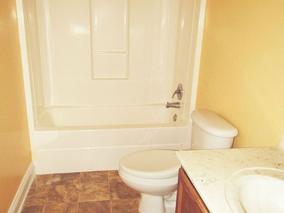 4th image of 1556 Berkshire Dr