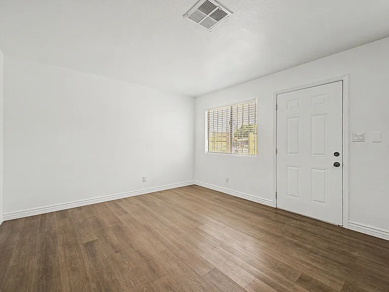 1438 E Adams St #1 — Photo 5