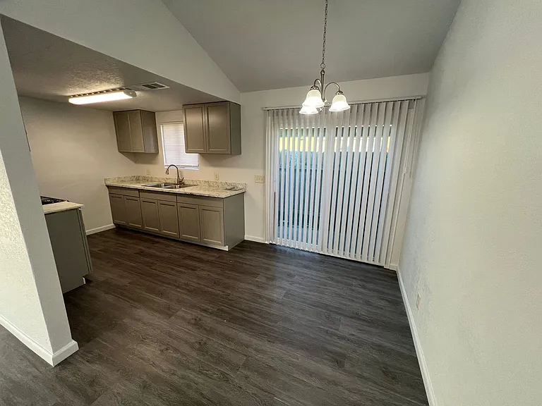 9203 S Dalewood St — Photo 1