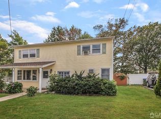 3 Dobson Rd, Edison, NJ 08817