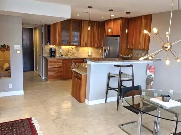 2016 Main St APT 1807, Houston, TX 77002