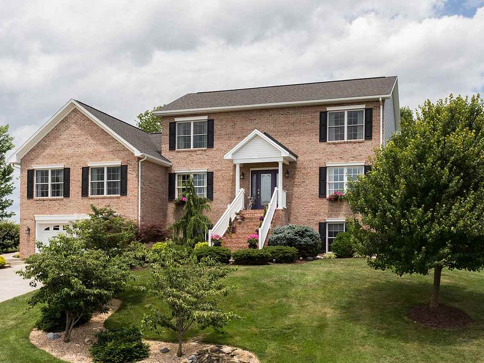 1st image of 231 Bush Dr