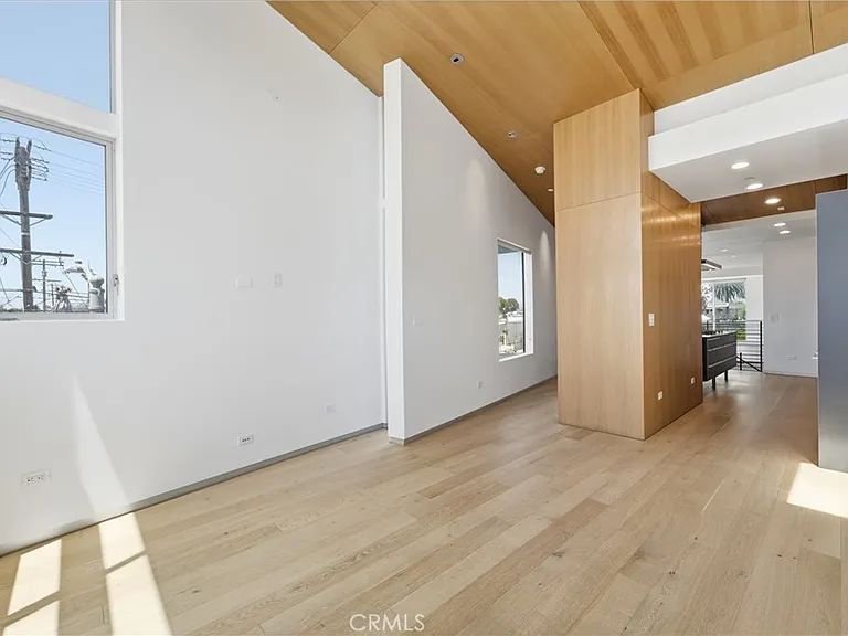 404 Grand Blvd — Photo 18