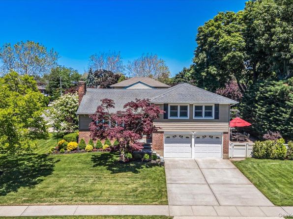 21 Lydia Lane, Garden City, NY 11530