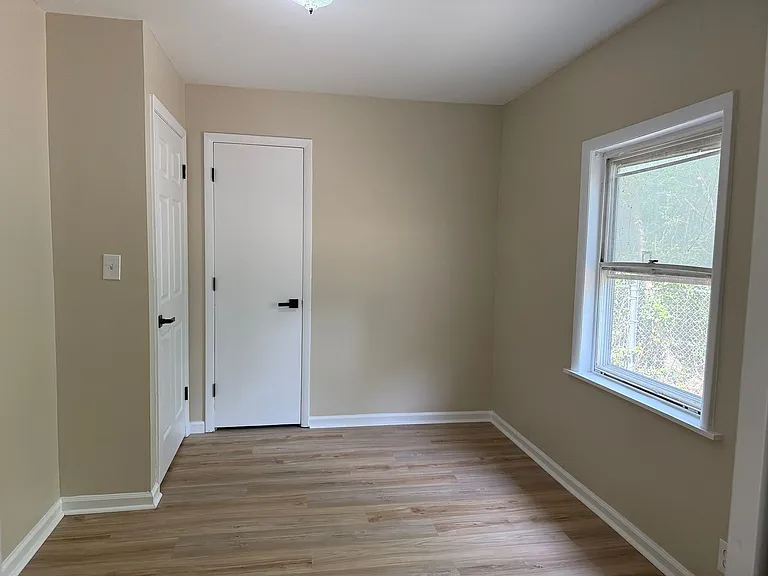 1151 Perry St — Photo 11