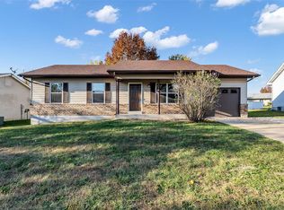 2221 Pinta Dr, Warrenton, MO 63383