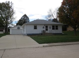 642 7th St SE, Le Mars, IA 51031