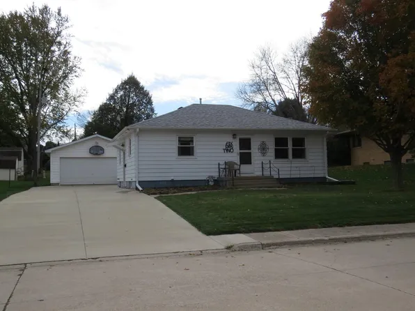 642 7th St SE, Le Mars, IA 51031