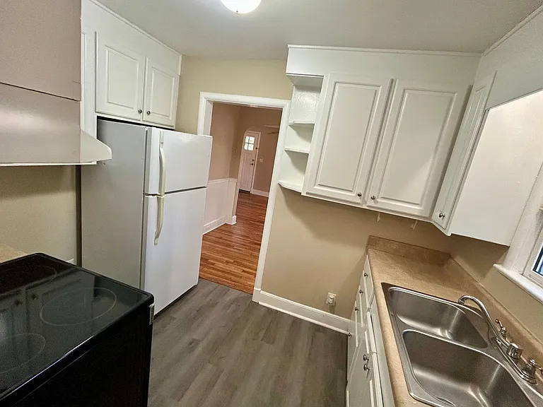 936 W Liberty St — Photo 6
