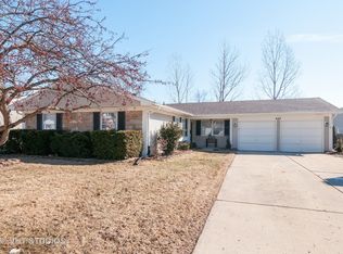 427 N Salem Dr, Schaumburg, IL 60194