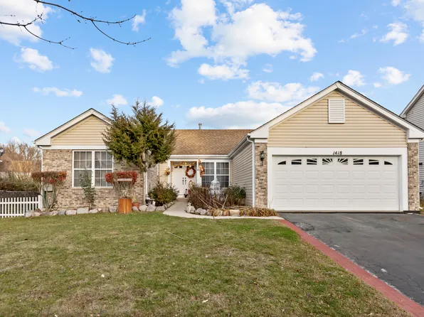 1418 Keele Dr, Carpentersville, IL 60110