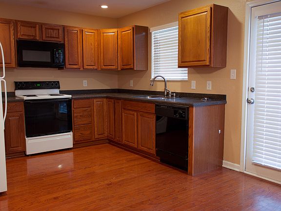 5th image of 857 Blue Spruce Way #41